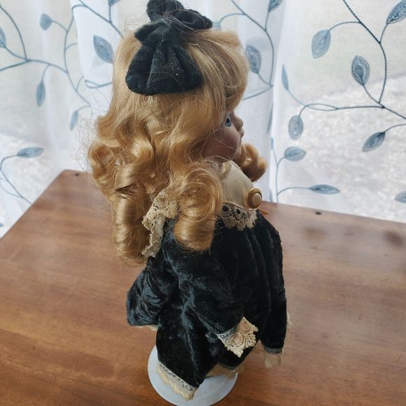 Soft Expressions Porcelain Collectible Doll Handcrafted Bisque Green Dress & Bow - Picture 5 of 12